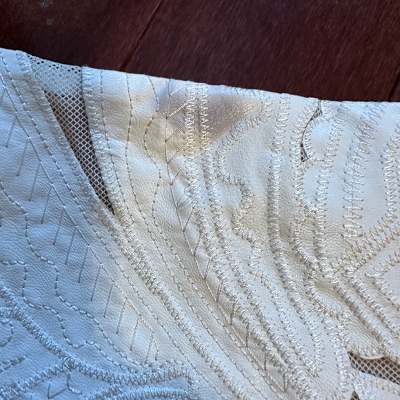 ✨BNWT✨ BEBE white gorgeous skirt size 10 - Picture 8 of 9